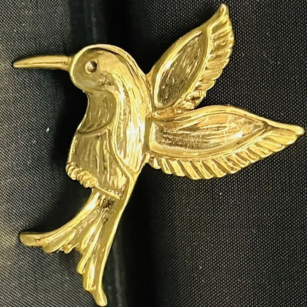 Vintage AAI Signed Gold Tone Textured Hummingbird Brooch 4095